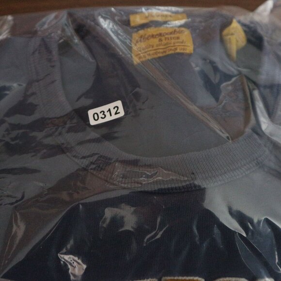 Vintage Abercrombie & Fitch Embroidered Muscle Crewneck - Picture 8 of 8